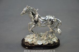 Фигурка "Лошадь на деньгах"  (1) ― МИР ПОСУДЫ